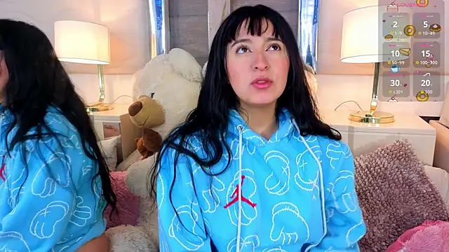 Snapshot of MeganAdamms chatting on October 3, 2025, 12:39 pm MeganAdamms online show from October 3, 2025, 12:39 pm