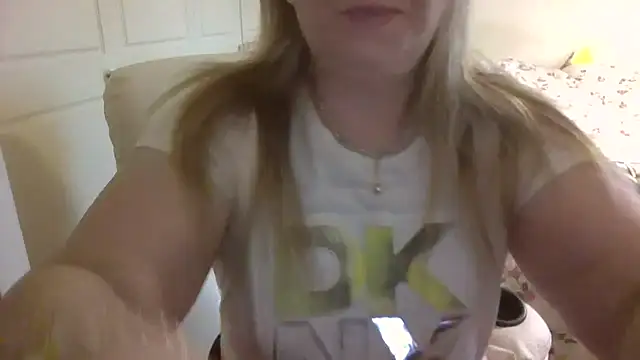 Snapshot of arianamodel4you chatting on December 18, 2025, 12:20 pm arianamodel4you online show from December 18, 2025, 12:20 pm