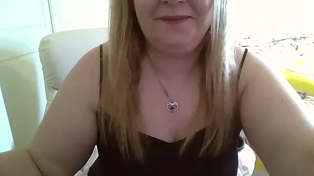 Snapshot of arianamodel4you chatting on November 6, 2025, 11:25 am arianamodel4you online show from November 6, 2025, 11:25 am