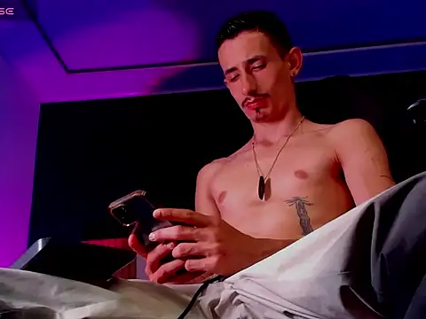 Damartinez27 online show from November 8, 2025, 6:28 am