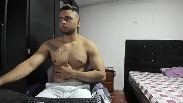 Snapshot of Ryan_xc1 chatting on February 15, 2026, 4:24 am Ryan xc1 online show from February 15, 2026, 4:24 am