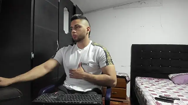 Snapshot of Ryan_xc1 chatting on February 28, 2026, 2:11 am Ryan xc1 online show from February 28, 2026, 2:11 am