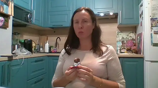 ALICAINWONDERLAND online show from October 31, 2025, 2:35 pm