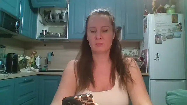 ALICAINWONDERLAND online show from April 13, 2026, 8:02 pm