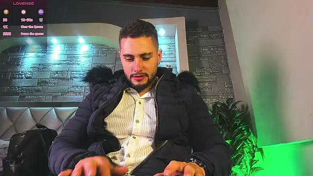 Snapshot of dominic_de_luca chatting on October 9, 2025, 4:57 am dominic de luca online show from October 9, 2025, 4:57 am