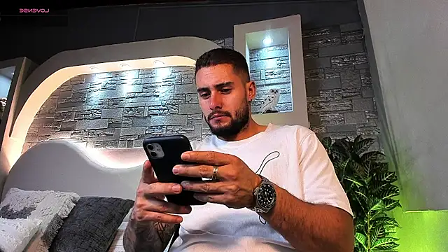 dominic de luca online show from November 11, 2025, 10:58 pm