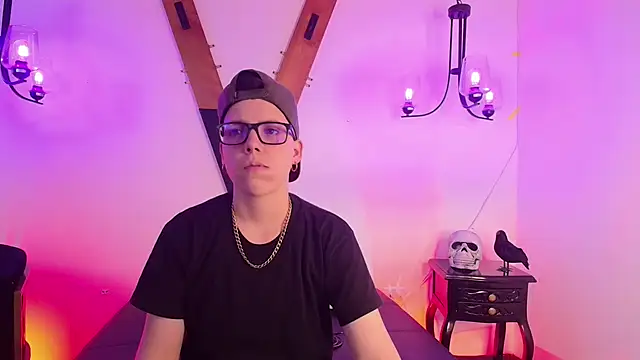 SpencerMontgomery online show from November 25, 2025, 7:58 pm