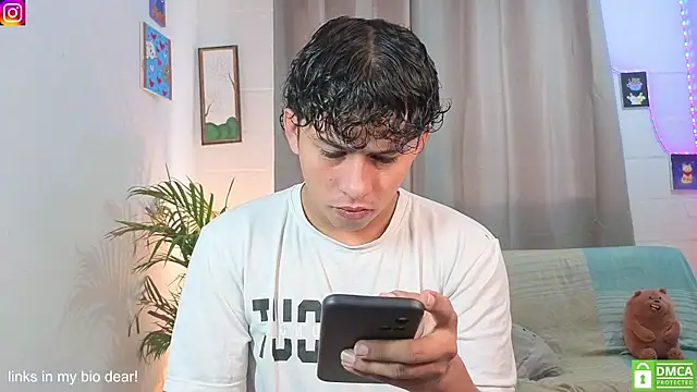 Snapshot of elias_steel1 chatting on April 18, 2026, 1:35 pm elias steel1 online show from April 18, 2026, 1:35 pm
