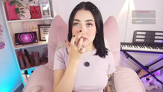 justonecute online show from March 21, 2026, 12:12 am