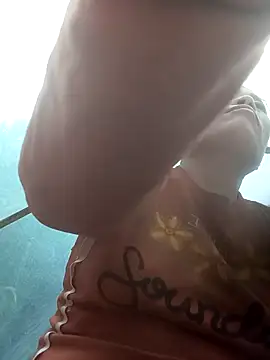 Snapshot of CoMay003 chatting on October 20, 2025, 9:32 am CoMay003 online show from October 20, 2025, 9:32 am