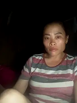 Snapshot of CoMay003 chatting on November 7, 2025, 1:04 pm CoMay003 online show from November 7, 2025, 1:04 pm