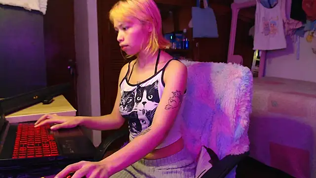 MixiPeach online show from July 19, 2026, 11:34 pm