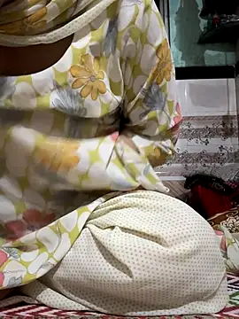 Snapshot of hottiepari chatting on November 15, 2025, 6:17 am hottiepari online show from November 15, 2025, 6:17 am