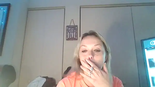 Candykissesxoxo online show from November 3, 2025, 9:35 am