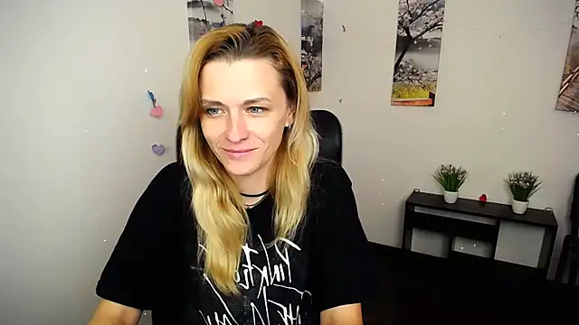 Snapshot of PeppyMia chatting on October 28, 2025, 7:07 am PeppyMia online show from October 28, 2025, 7:07 am