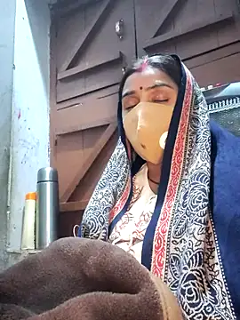 SHABNAM G online show from December 17, 2025, 4:01 pm