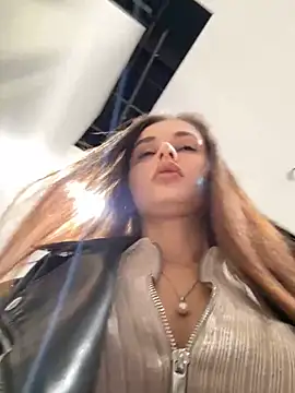 Snapshot of aurora_pink_ chatting on October 10, 2025, 9:54 am aurora pink online show from October 10, 2025, 9:54 am