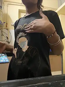 tanisha-2005 online show from September 14, 2025, 5:02 pm