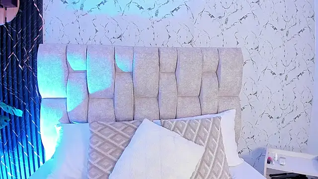 Laura Ivy online show from April 11, 2026, 12:42 pm