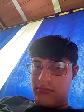 yesitwink  online show from March 28, 2026, 8:43 pm