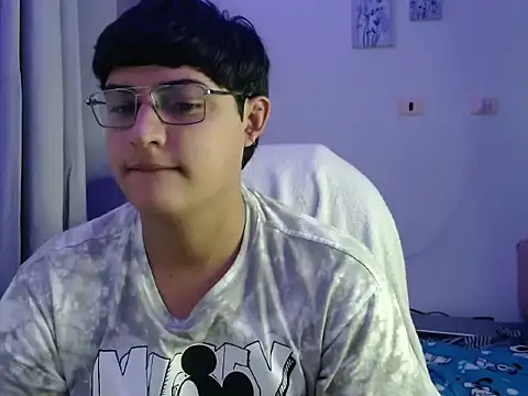 yesitwink  online show from April 13, 2026, 2:15 am