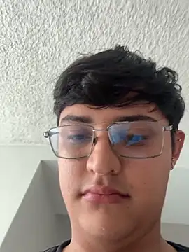 yesitwink  online show from March 27, 2026, 10:00 pm