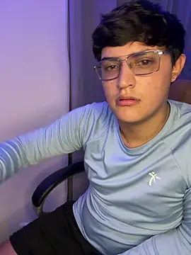 yesitwink  online show from April 24, 2026, 3:19 am