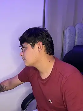 yesitwink  online show from April 1, 2026, 4:47 am