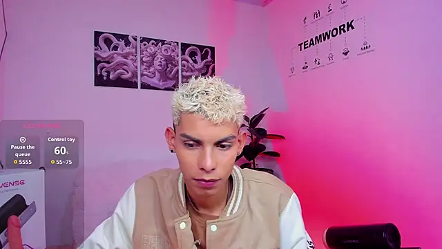 Room 69x online show from December 20, 2025, 3:31 am