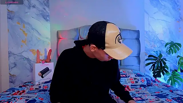 Room 69x online show from April 15, 2026, 12:53 pm