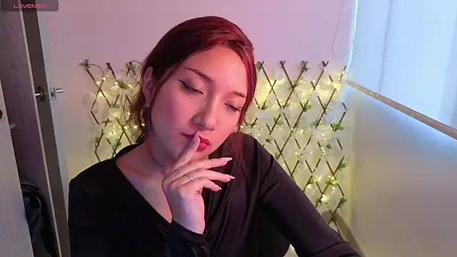 Snapshot of genet_ chatting on December 19, 2025, 9:28 pm genet online show from December 19, 2025, 9:28 pm