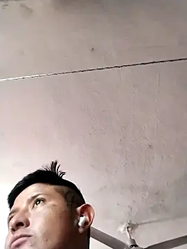 LiloWnn online show from December 14, 2025, 4:01 pm