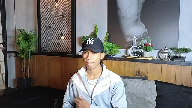 AlanCutee online show from May 12, 2026, 11:49 am