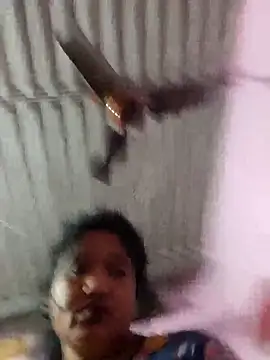 Cute-Swewty online show from November 17, 2025, 1:59 pm