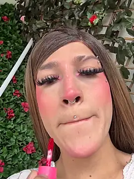 Snapshot of Alaia_Snow chatting on December 4, 2025, 8:30 pm Alaia Snow online show from December 4, 2025, 8:30 pm