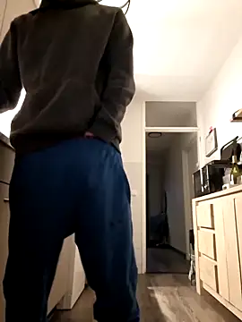 kompiee online show from December 22, 2025, 7:08 am