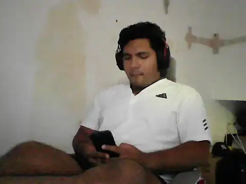 Snapshot of DCHOI_22 chatting on October 25, 2025, 10:54 pm DCHOI 22 online show from October 25, 2025, 10:54 pm