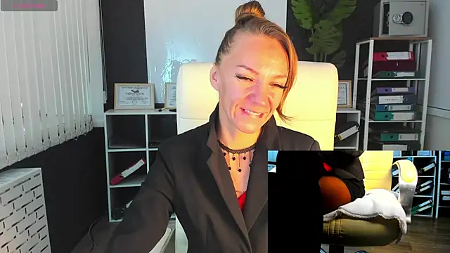 Snapshot of Jesica_mooon chatting on September 13, 2025, 1:27 am Jesica mooon online show from September 13, 2025, 1:27 am