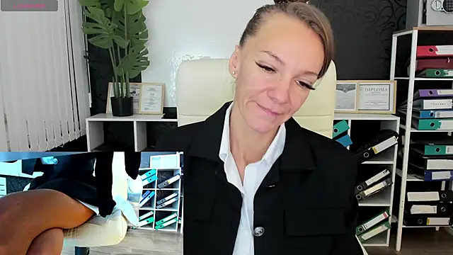 Snapshot of Jesica_mooon chatting on September 19, 2025, 1:31 am Jesica mooon online show from September 19, 2025, 1:31 am