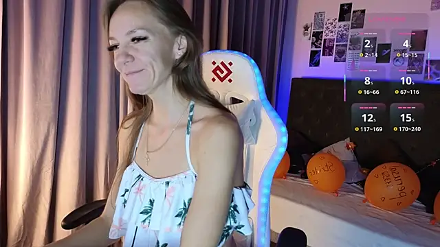 Snapshot of Jesica_mooon chatting on November 10, 2025, 1:32 am Jesica mooon online show from November 10, 2025, 1:32 am