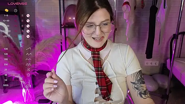 Snapshot of Ruby_Al1en chatting on October 8, 2025, 1:40 am Ruby Al1en online show from October 8, 2025, 1:40 am