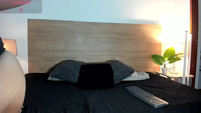 Snapshot of BellaNixs chatting on February 19, 2026, 10:34 am BellaNixs online show from February 19, 2026, 10:34 am