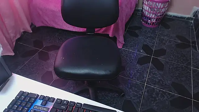 Snapshot of alaia_blue chatting on December 3, 2025, 1:43 pm alaia blue online show from December 3, 2025, 1:43 pm