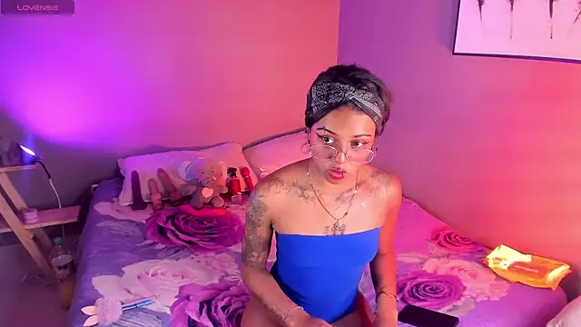 nyxmoonhells online show from October 6, 2025, 7:47 pm