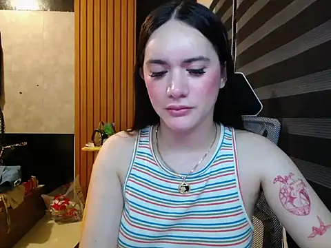 Snapshot of Yhanbeaufort18 chatting on September 19, 2025, 1:37 pm Yhanbeaufort18 online show from September 19, 2025, 1:37 pm