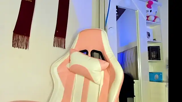 Candy violetta  online show from September 15, 2025, 4:40 pm