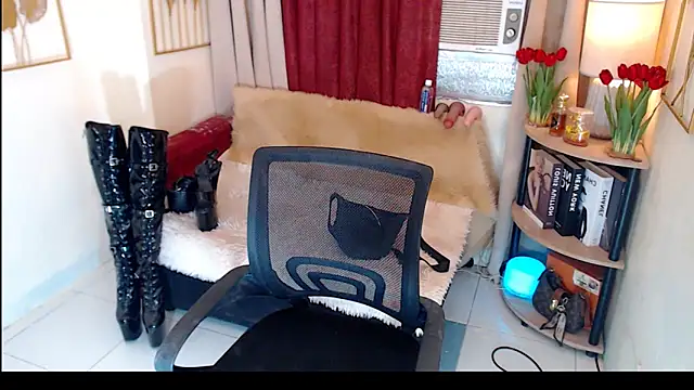 Snapshot of KYLINE_WIILLS chatting on February 19, 2026, 10:01 am KYLINE WIILLS online show from February 19, 2026, 10:01 am