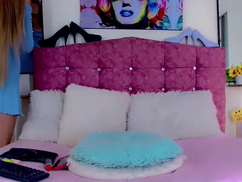 Lesly Zafiro- online show from October 12, 2025, 5:47 pm
