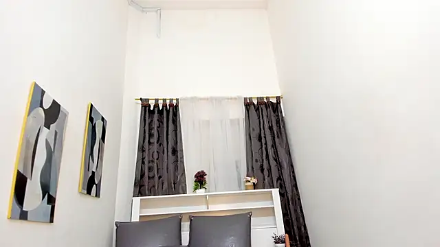 Mistt Mia online show from April 19, 2026, 6:10 pm