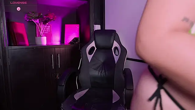 SamaraAnders  online show from November 29, 2025, 4:56 am